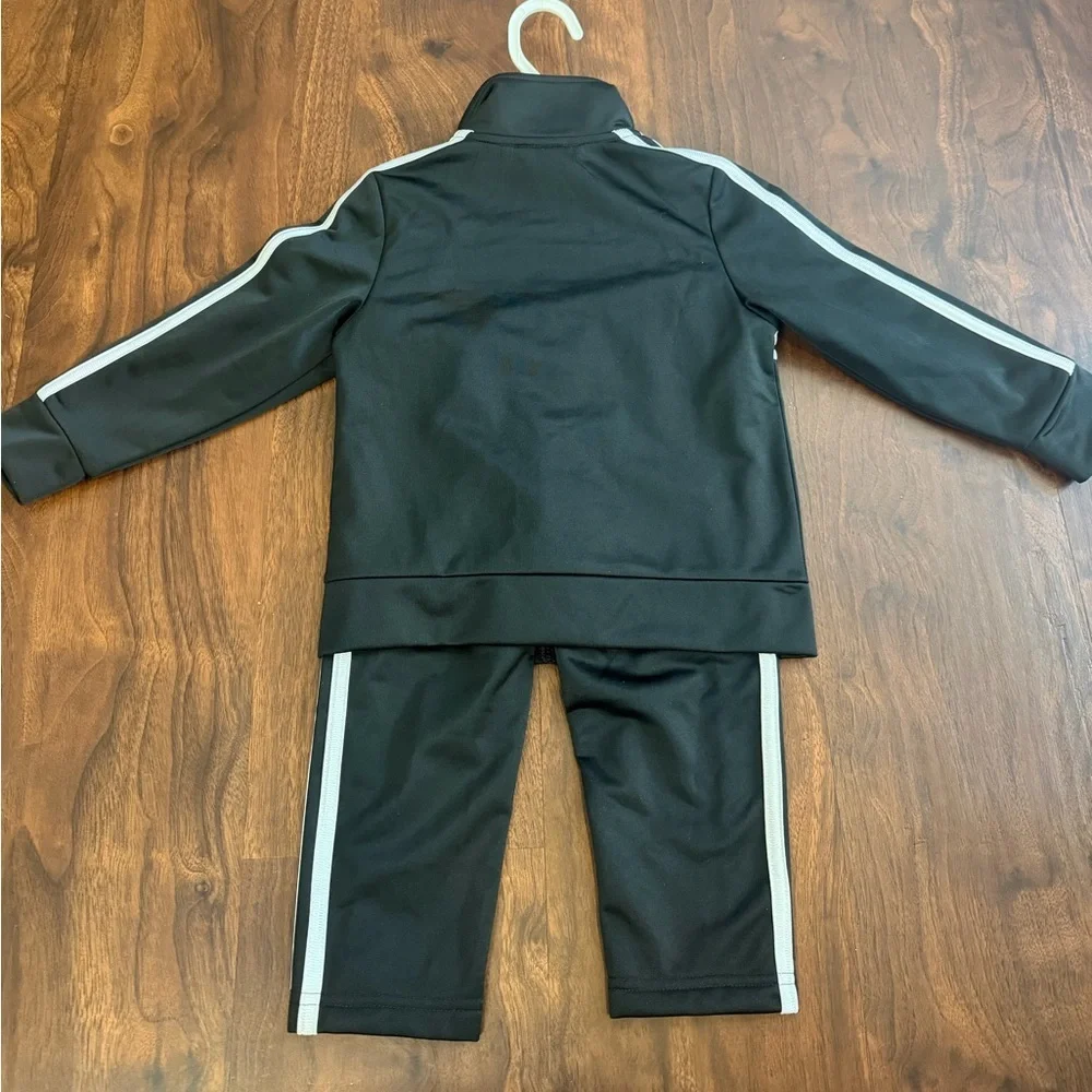 3/$30 ☀️ Adidas Black & White Kids Track Set